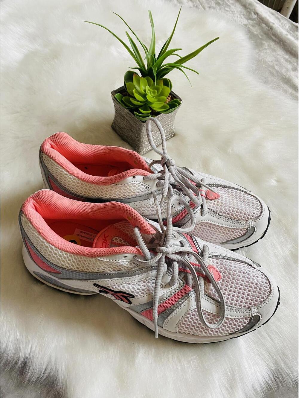 Reebok Women's Athletic DMX foam Running Shoes White Pink Size 9